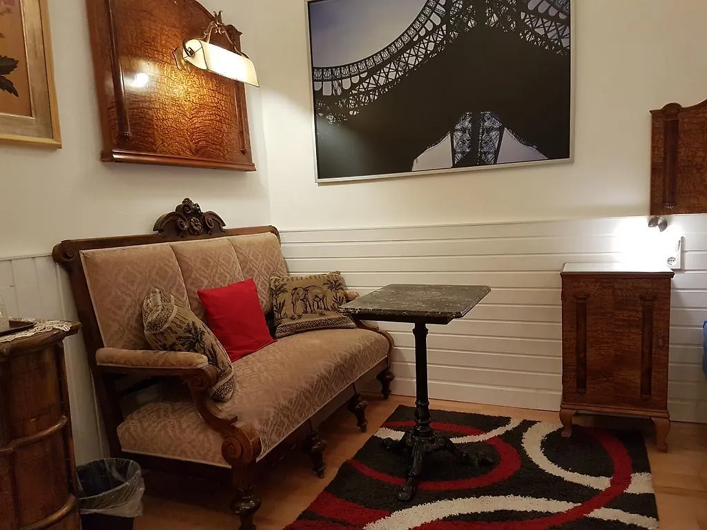 Guestroom Vip - Smoking Allowed contacts